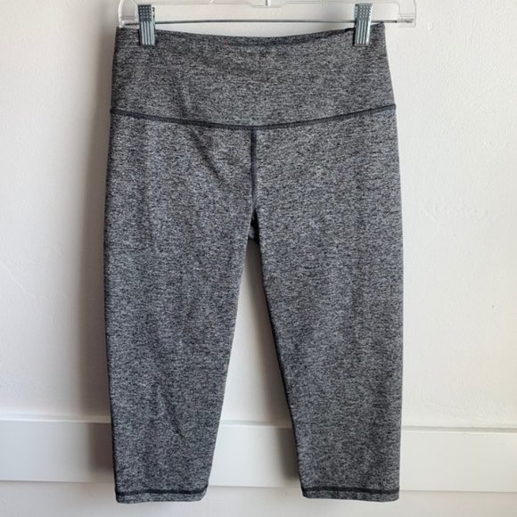 Victoria's Secret Sport Gray Cropped Leggings - Picture 2 of 8